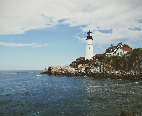 Image of lighthouse in Maine